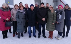 И. Курляндская и учебная группа обучающихся